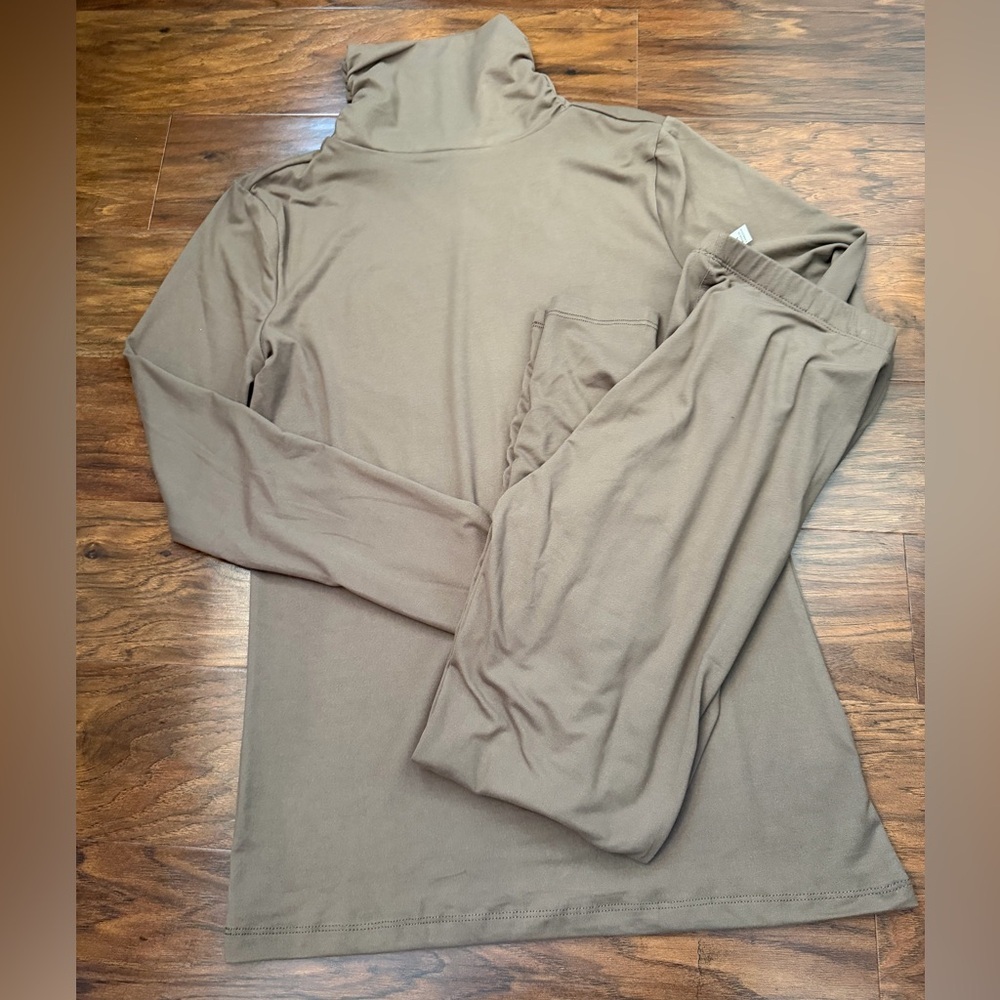 NWOT Zenana Legging and Turtleneck Set Size M